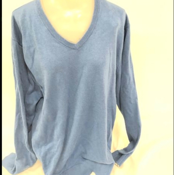 Perry Ellis Tops - NWT Ladies Perry Ellis Sweater